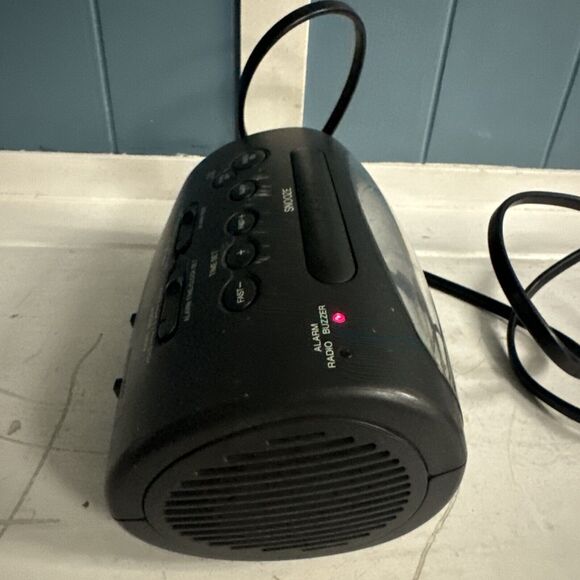 Vintage Sony ICF-C490 Dream Machine Dual Alarm FM/AM Clock Radio Works Excellent - Picture 3 of 7